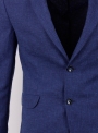 Чоловічий піджак синього кольору з двома шліцами