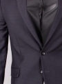 Мужской серый костюм с одной шлицей