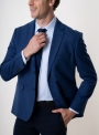 Чоловічий піджак синього кольору з двома шліцами