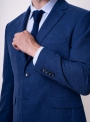 Мужской пиджак синего цвета с двумя шлицами