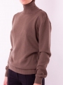 Женский коричневый свитер гольф плотной вязки