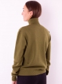 Женский зеленый свитер гольф плотной вязки