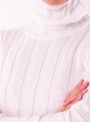 Женский свитер гольф молочного цвета тонкой вязки