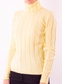 Женский свитер гольф желтого цвета тонкой вязки
