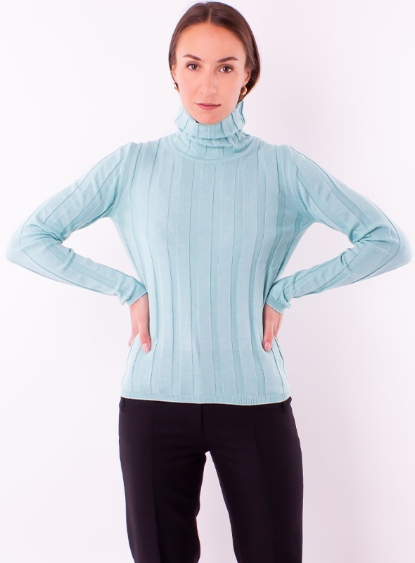 Жіночий светр гольф кольору тіффані тонкої в'язки