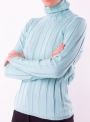 Жіночий светр гольф кольору тіффані тонкої в'язки