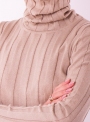 Жіночий светр гольф бежевого кольору тонкої в'язки