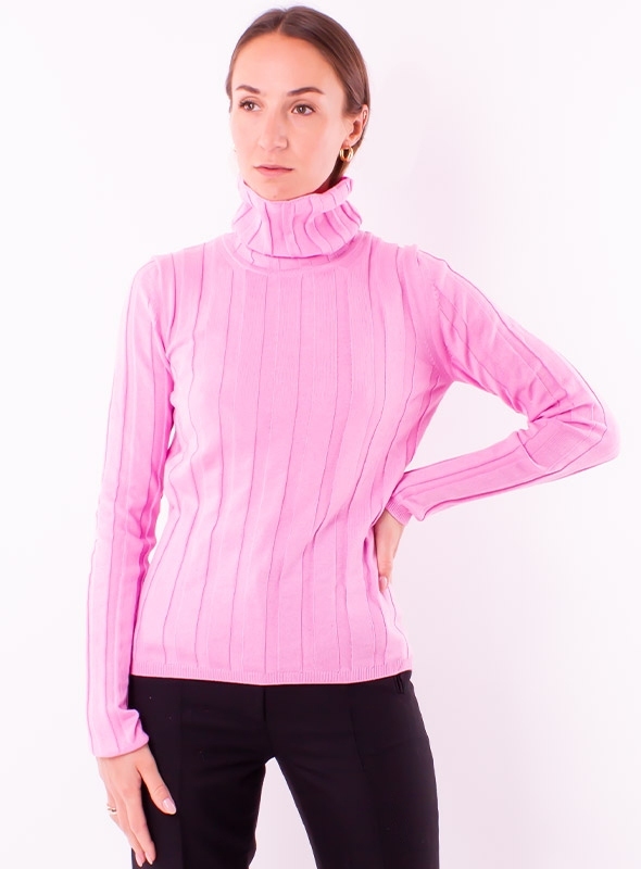 Женский свитер гольф ярко розового цвета тонкой вязки
