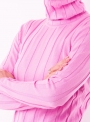 Жіночий светр гольф  яскраво рожевого кольору  тонкої в'язки
