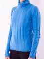 Женский свитер гольф ярко голубого цвета тонкой вязки