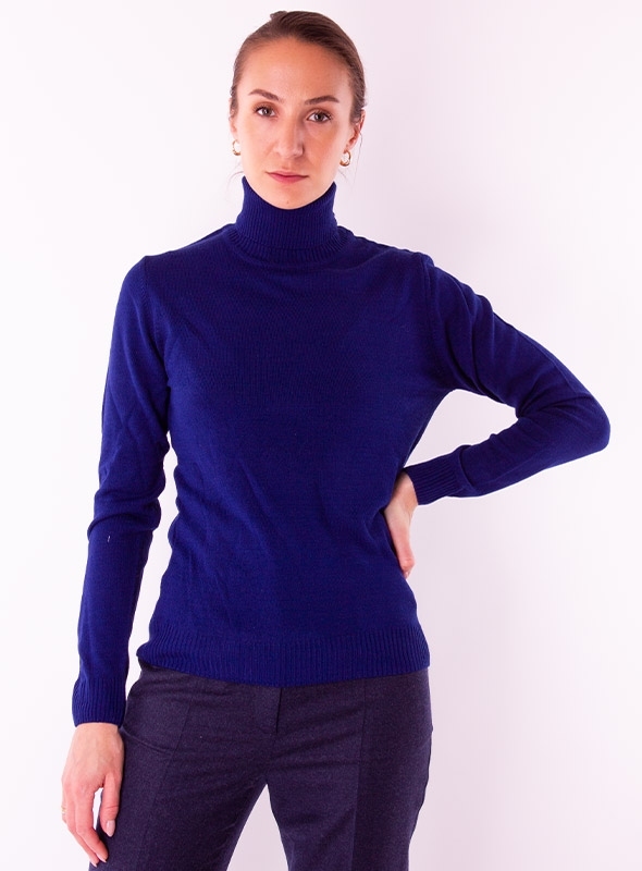 Жіночий светр гольф Мілано синього кольору тонкої в'язки