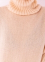 Женский бежевый свитер крупной вязки