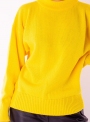 Женский желтый свитер крупной вязки