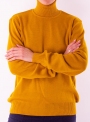 Женский горчичный свитер гольф плотной вязки