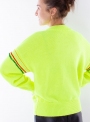 Женский салатовый свитер крупной вязки с вышивкой