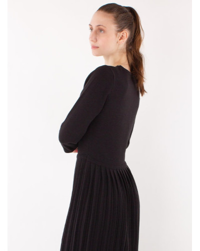 Платье плиссе черного цвета
