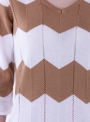 Вязаное бежево-белое платье в полоску