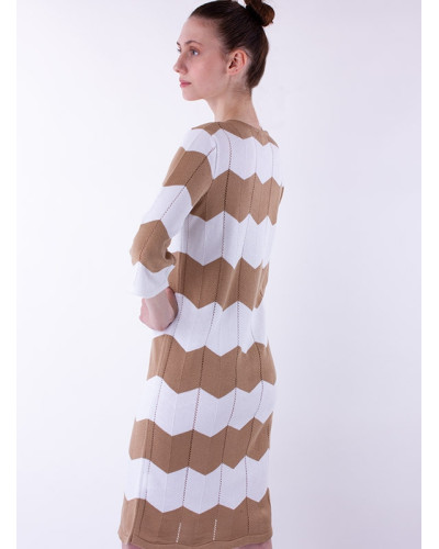 Вязаное бежево-белое платье в полоску