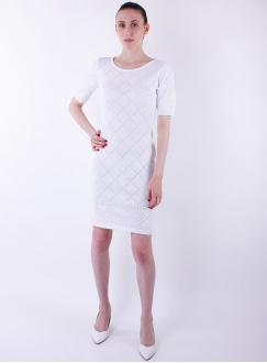 В`язана літня сукня білого кольору