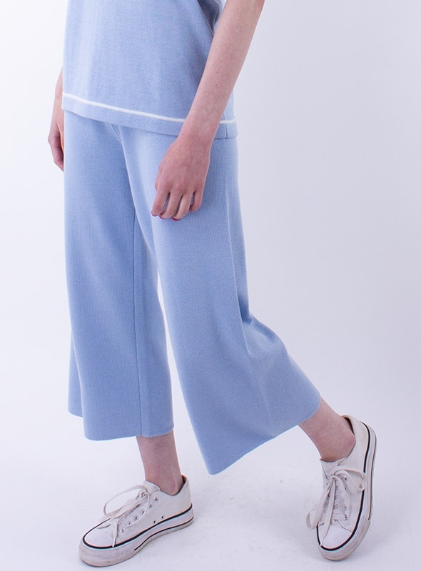 Вязані брюки-кюлоти блакитного кольору