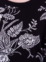 Женская футболка черного цвета с цветочным принтом