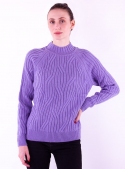 Женский свитер сиреневого цвета в узор
